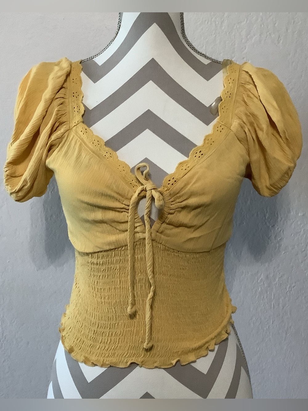 Ivy & Main Women’s Golden Yellowish Puff Sleeve Tie-Front Crop Peasant Top M